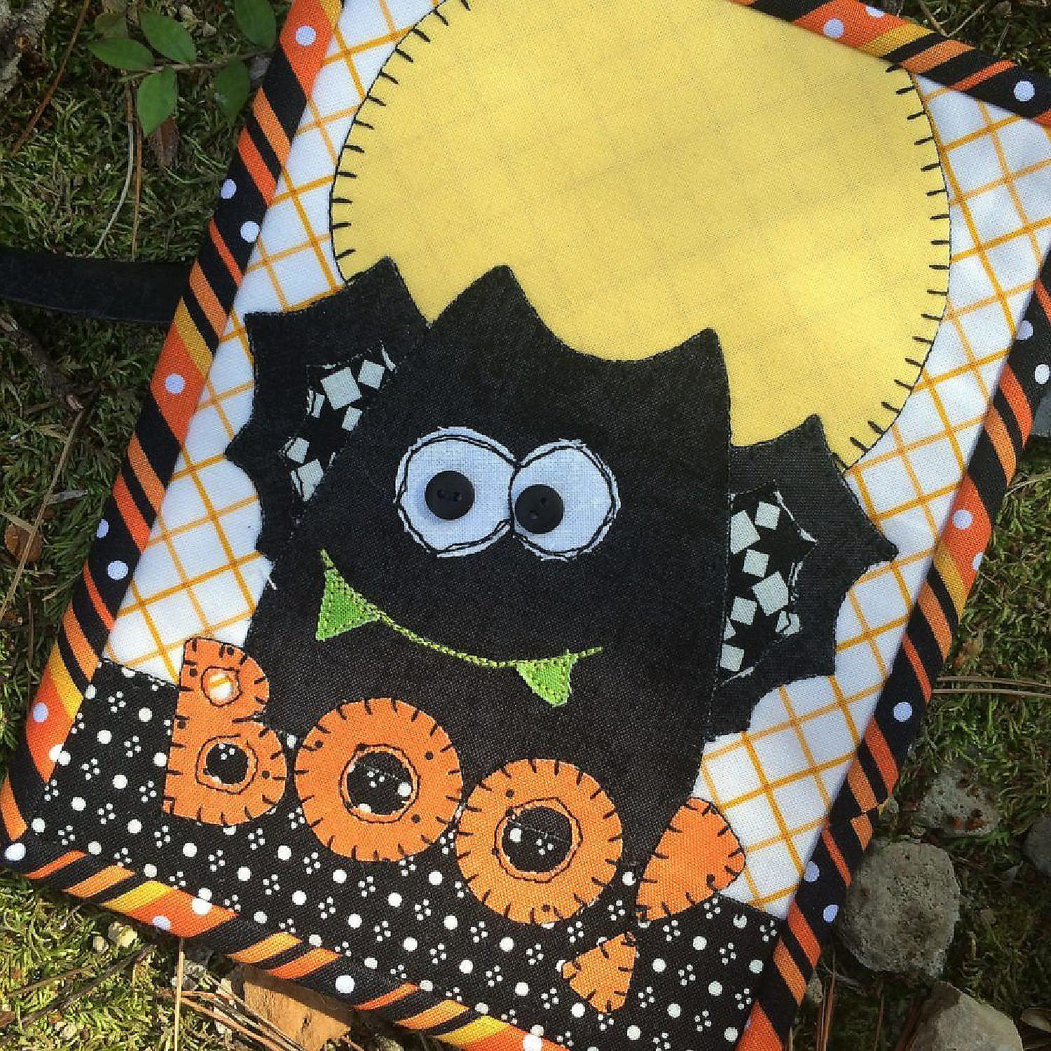 Boo Bat Halloween Mug Rug Laser Cut Applique Kit by Stitches of Love 4 Boo Bat Halloween Mug Rug Laser Cut Applique Kit by Stitches of Love - Image 2