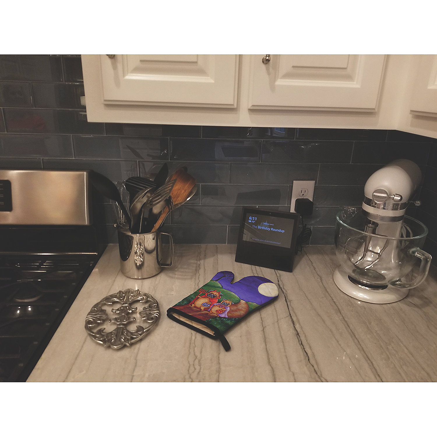 Caroline's Treasures, Halloween, Trick or Treat Halloween Pug Oven Mitt, 8.5 x 12, Dogs 5 Caroline's Treasures, Halloween, Trick or Treat Halloween Pug Oven Mitt, 8.5 x 12, Dogs - Image 3