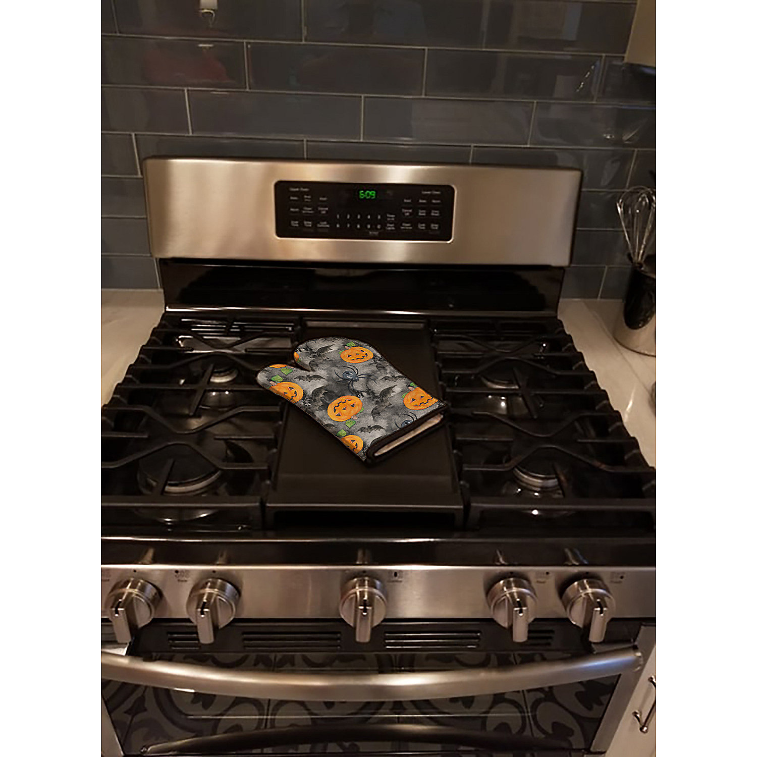 Caroline's Treasures, Halloween, Watecolor Halloween Jack-O-Lantern Bats Oven Mitt, 8.5 x 12, Seasonal 4 Caroline's Treasures, Halloween, Watecolor Halloween Jack-O-Lantern Bats Oven Mitt, 8.5 x 12, Seasonal - Image 2