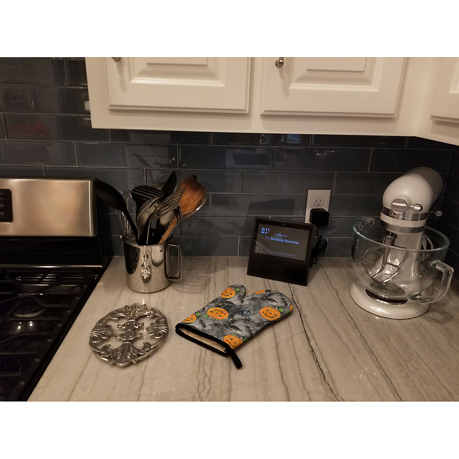 Caroline's Treasures, Halloween, Watecolor Halloween Jack-O-Lantern Bats Oven Mitt, 8.5 x 12, Seasonal 5 Caroline's Treasures, Halloween, Watecolor Halloween Jack-O-Lantern Bats Oven Mitt, 8.5 x 12, Seasonal - Image 3