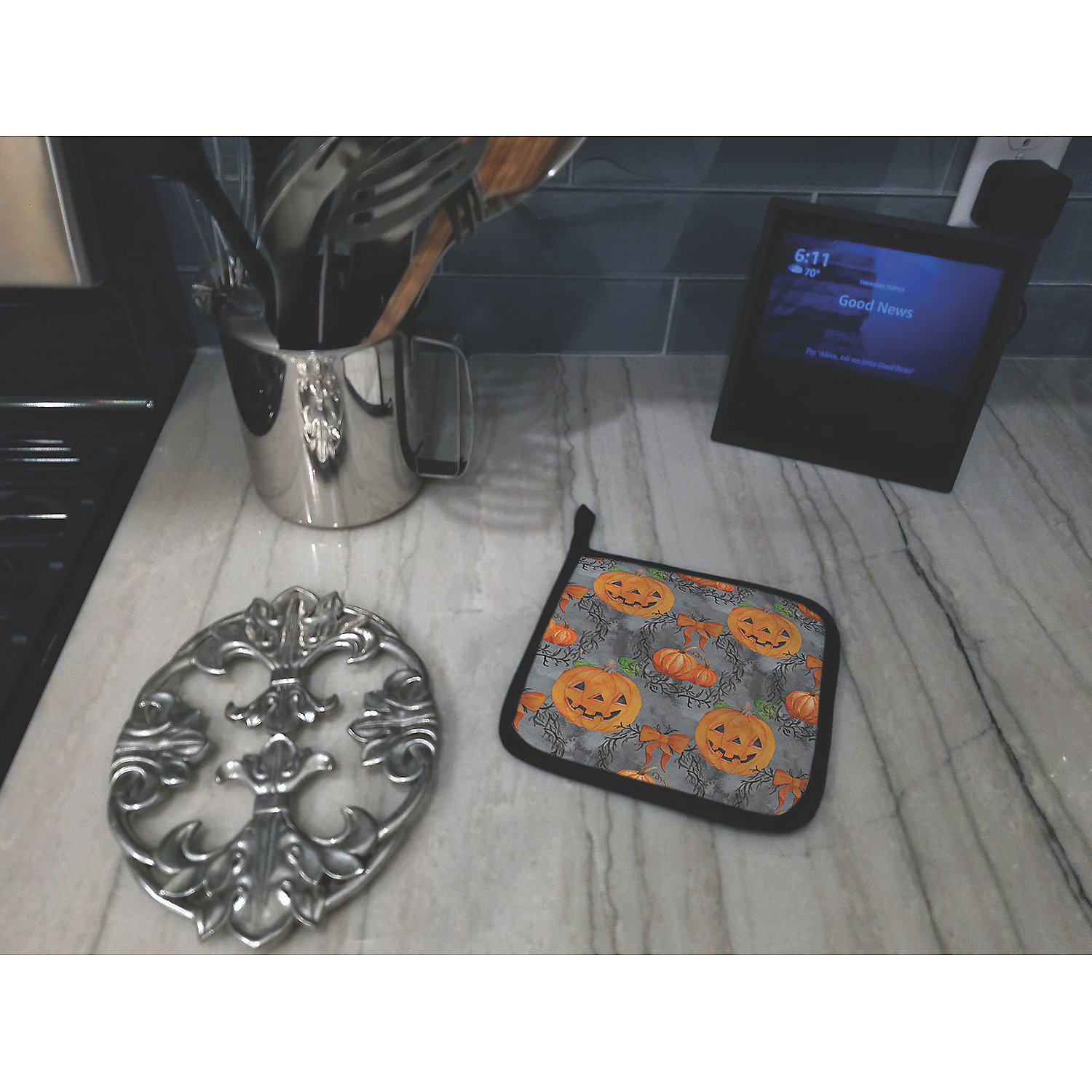 Caroline's Treasures, Halloween, Watecolor Halloween Pumpkins Pair of Pot Holders, 7.5 x 7.5, Seasonal 5 Caroline's Treasures, Halloween, Watecolor Halloween Pumpkins Pair of Pot Holders, 7.5 x 7.5, Seasonal - Image 3